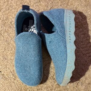 Asportuguesas Women’s Wool 38 Cozy Blue Slip-On Shoes